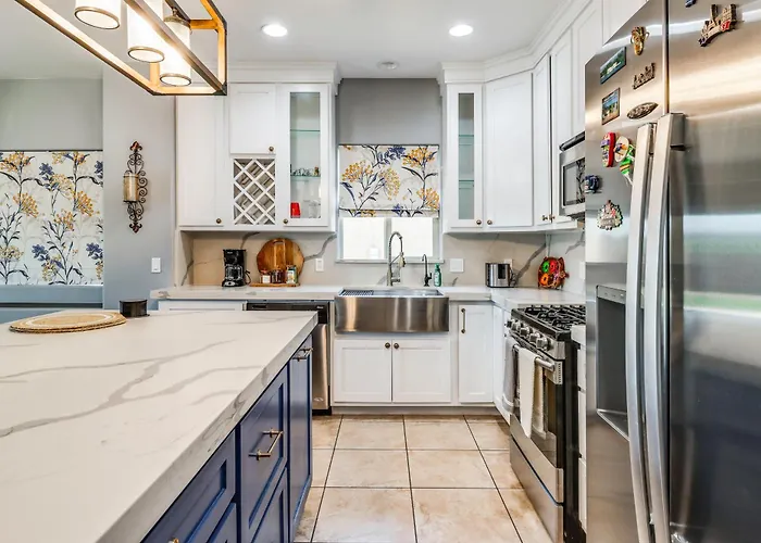 Walk To Trails! Private Yard W/ Views Holiday home