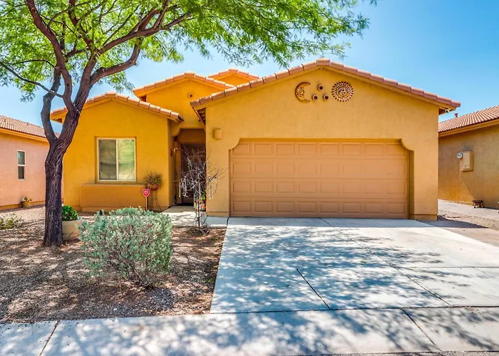 Walk To Trails! Private Yard W/ Views Holiday home Tucson