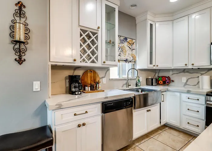 Walk To Trails! Private Yard W/ Views Tucson